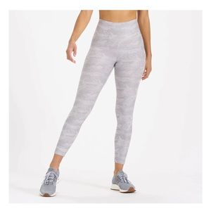 VUORI Clean Elevation Legging Size Medium